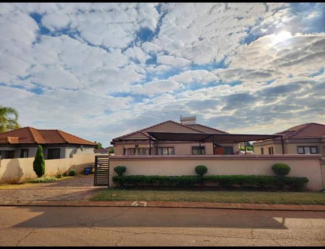 3 BEDROOM HOUSE FOR SALE IN THE ORCHARDS